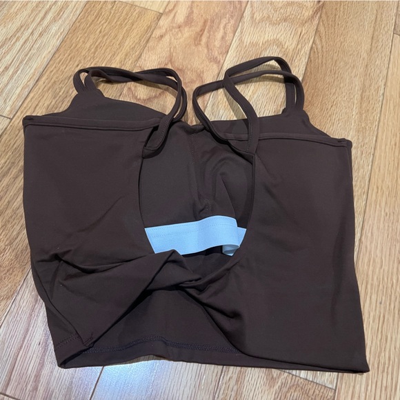 Open Back Twist Sports Bra - Picture 2 of 3